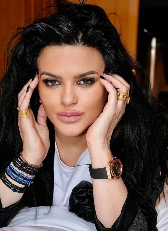 Ενυδατική και Αντιηλιακή κρέμα προσώπου. Ποια εφαρμόζουμε πρώτη στη καλοκαιρινή skincare routine μας;